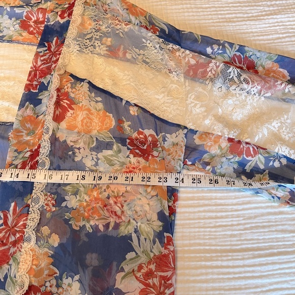 Laurie Felt Sheer Floral Topper with Lace Size Large - Picture 6 of 11